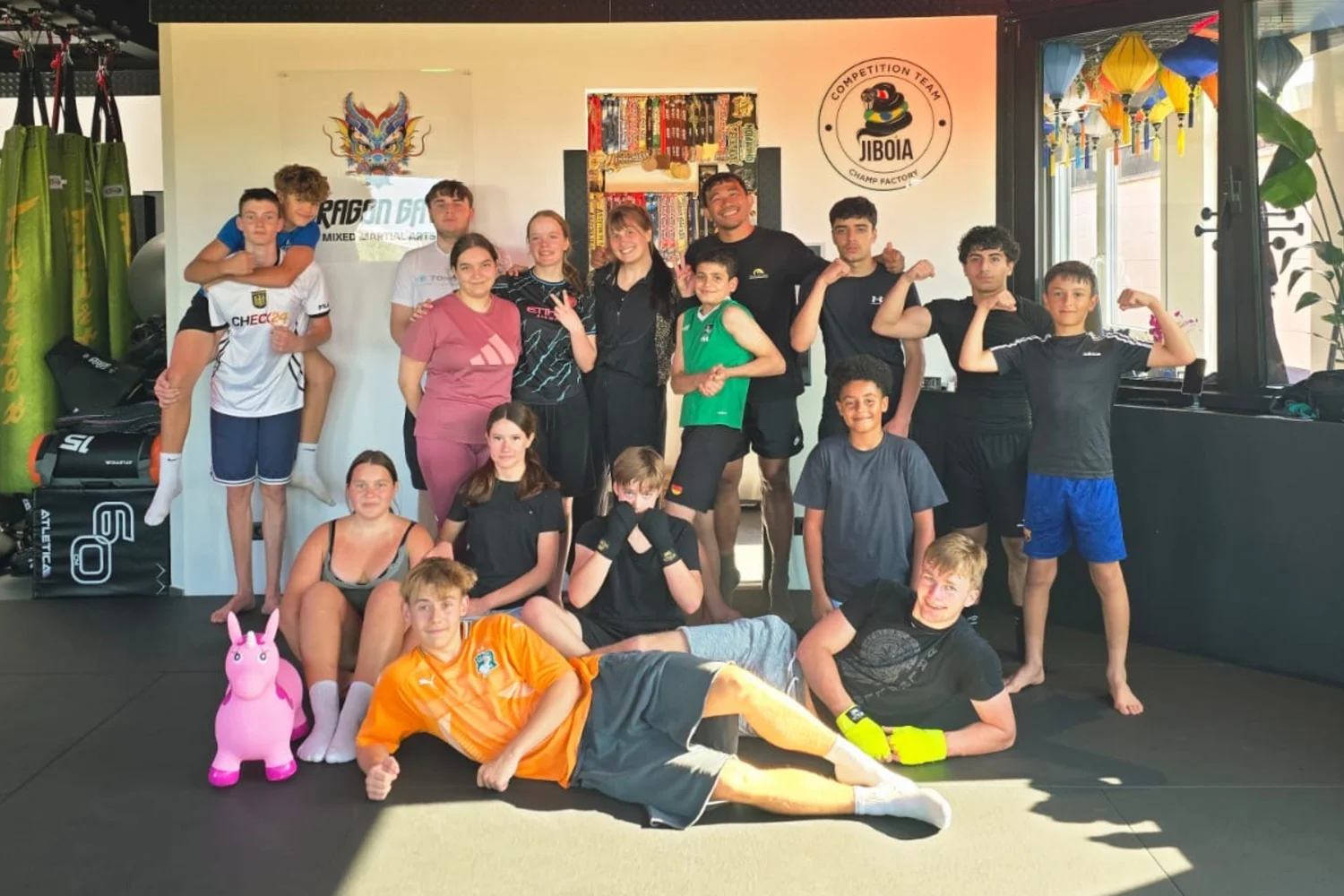 Gruppenfoto des Kids- & Teens-Trainings bei DGMMA
