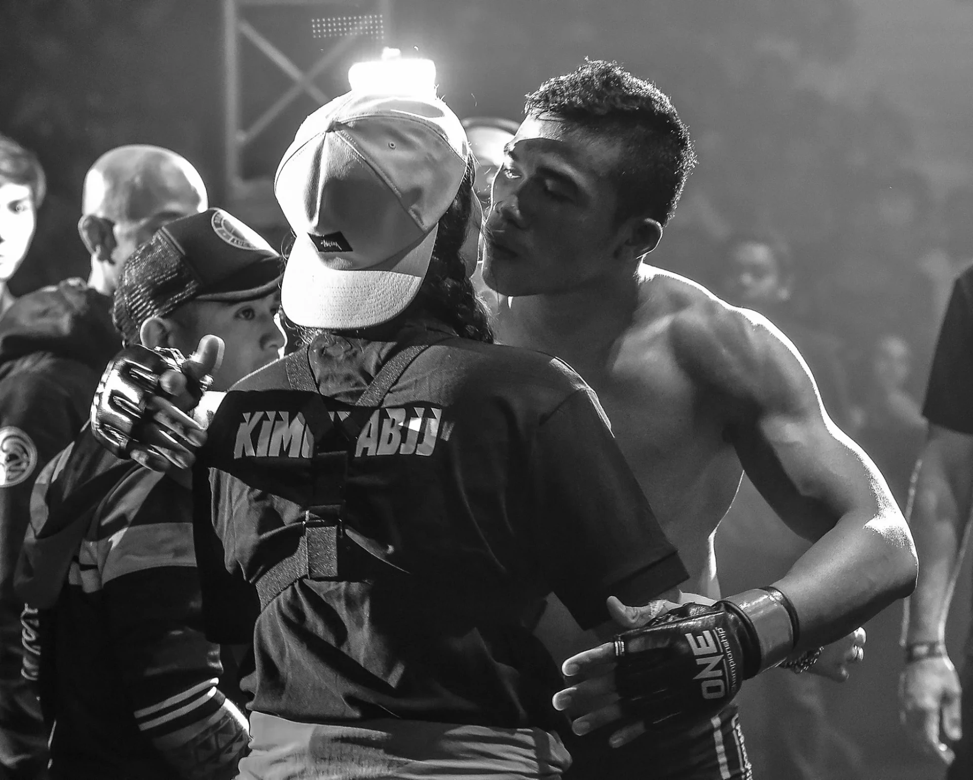 Jun und Kim nach einem MMA-Kampf